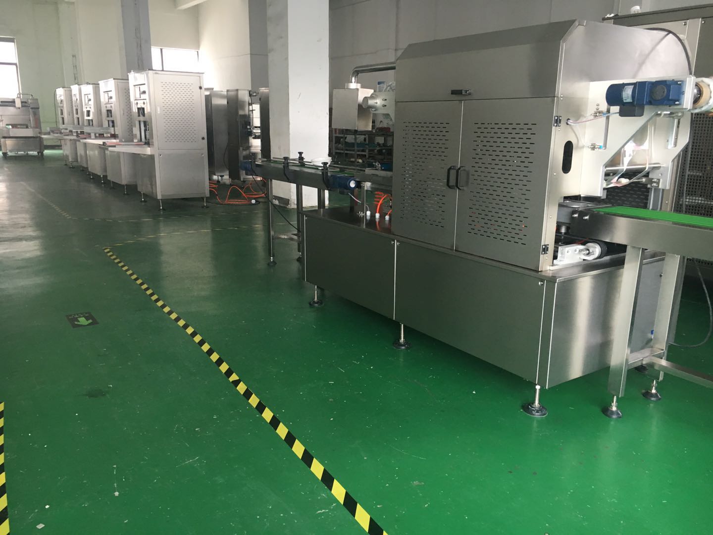 機械手式氣調(diào)包裝機2.jpg